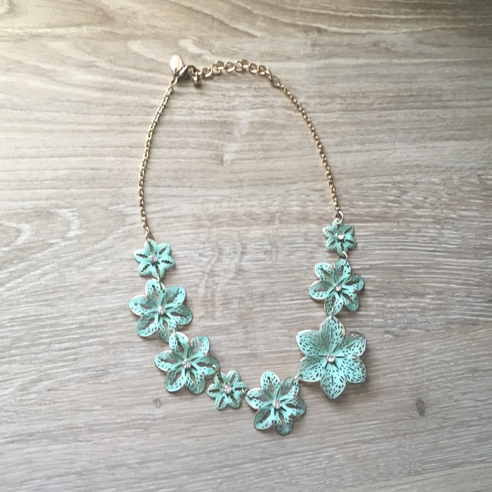 Cute chunky flower necklace🌸